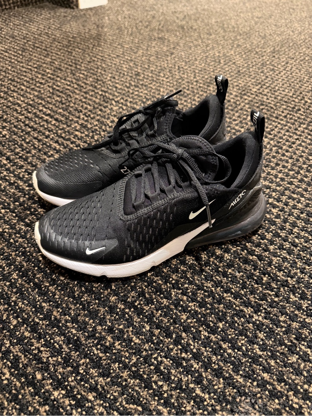 Nike 270 sneakers. Great condition. Black and white